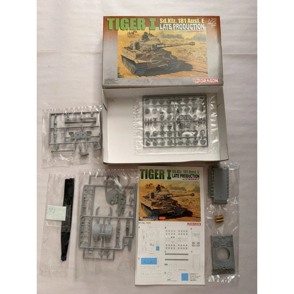 Dragon 7203 Tiger I Late Production w/ Zimmerit 1:72 Scale Armor Model Kit Open